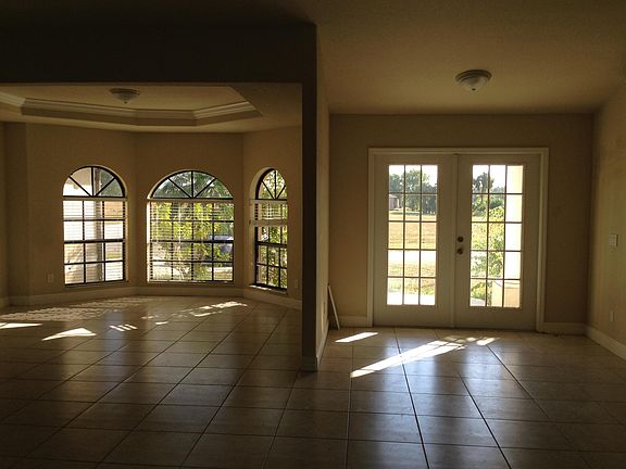 2nd image of 827 NE 34th Ter