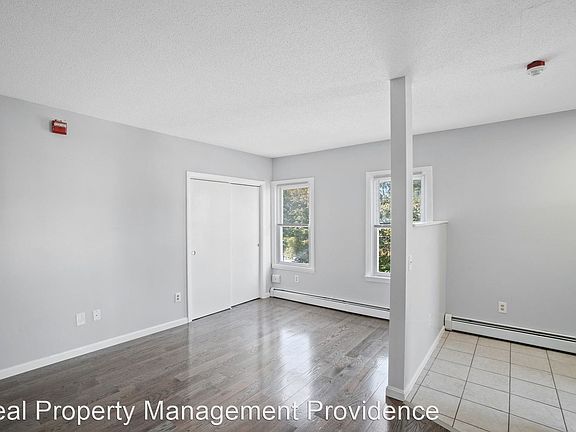 4th image of 371 Lonsdale Ave Unit 2R