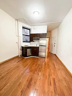 Rented by Avenues Real Estate | media 11