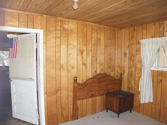 5th image of 212 Moffat Ave