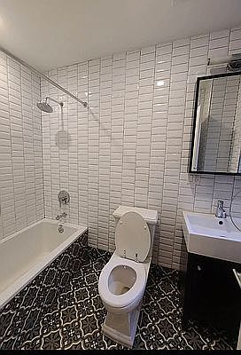4th image of 1322 Sterling Pl APT 2R