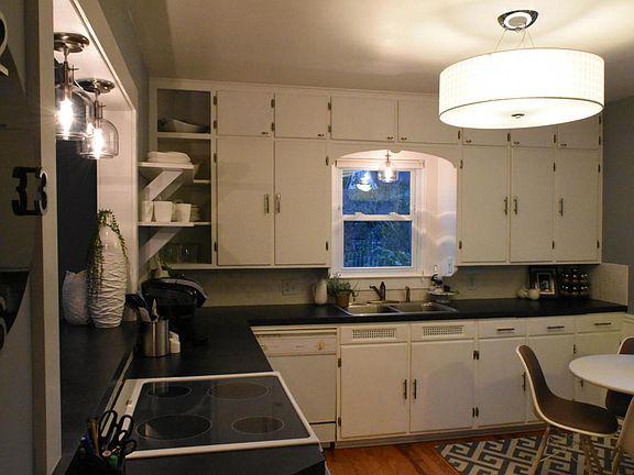 4th image of 140 Sanford St