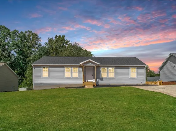 17 Grace Dr, Thomasville, NC 27360