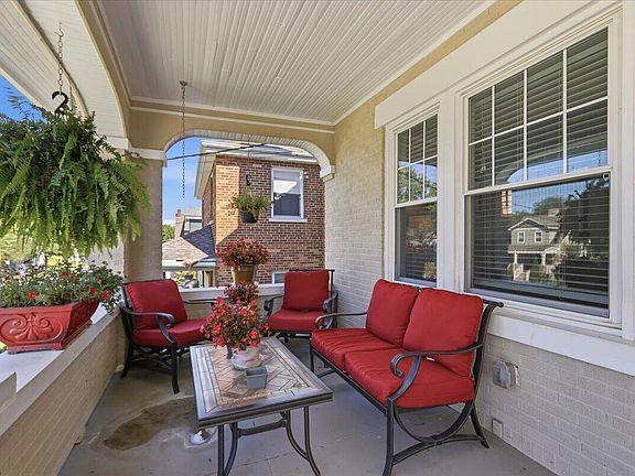 5th image of 36 Woodlawn Ave