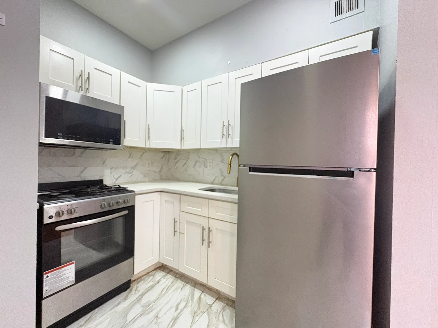 2 bed, 800 sqft, $2,450 — Photo 1