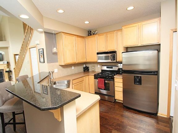 Nice size kitchen with lots of storage, granite and stainless steel appliances.