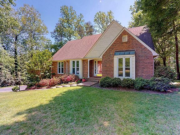 3rd image of 334 Oak Creek Dr