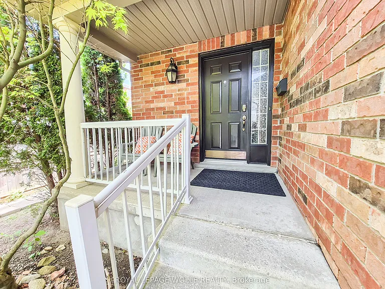 147 Dubrick Cres #1 — Photo 2
