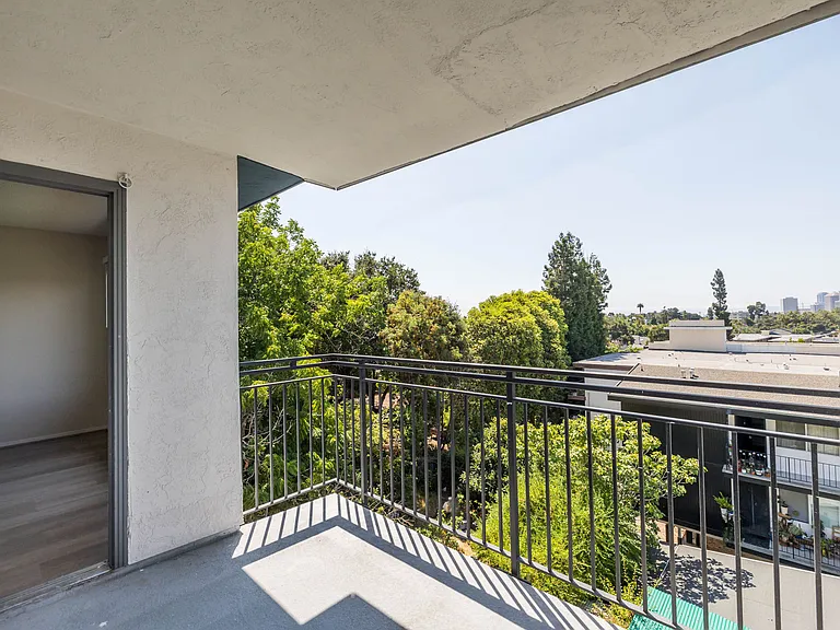 630 Mariposa — Photo 7