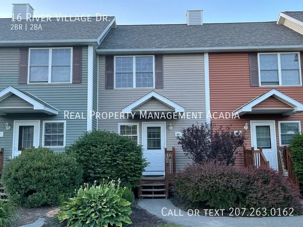 16 River Village Dr, Milford, ME 04461