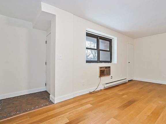 3rd image of 55 Fieldstone Dr APT 35