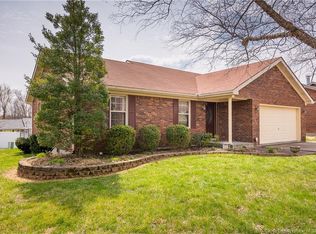 403 N Pineview Ct, New Albany, IN 47150