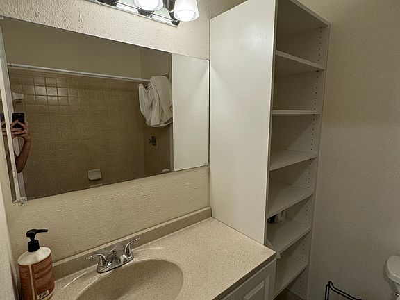 3rd image of 227 SE 1st Cir