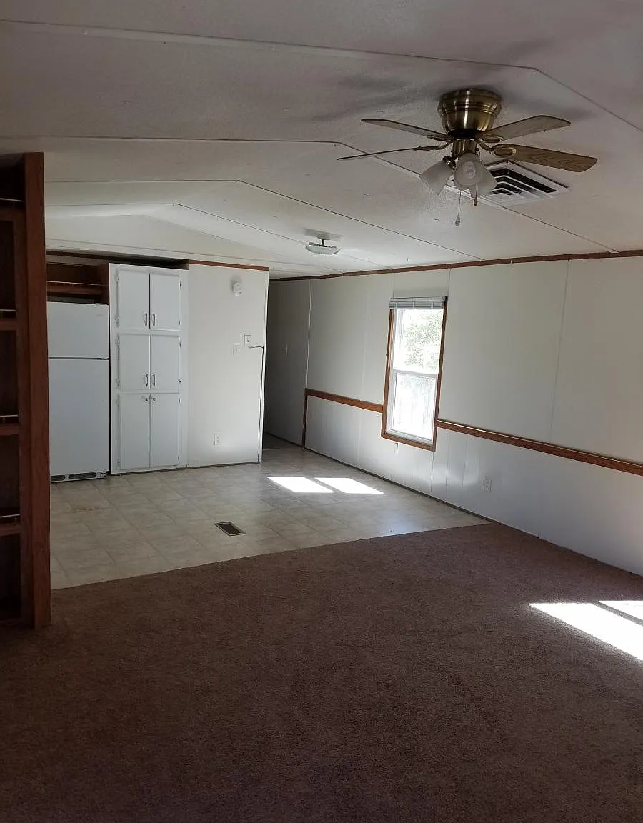 3 bed, 960 sqft, $1,600 — Photo 2