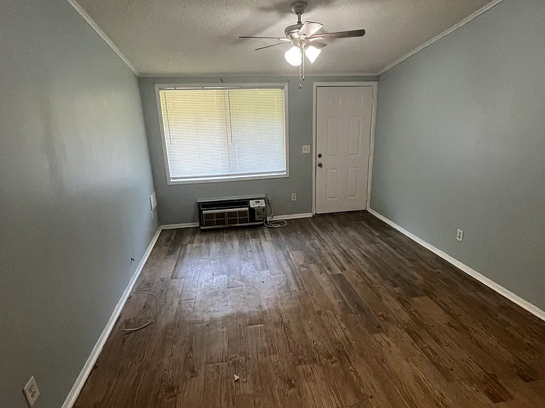 37904 Hillside Ln #4 — Photo 2