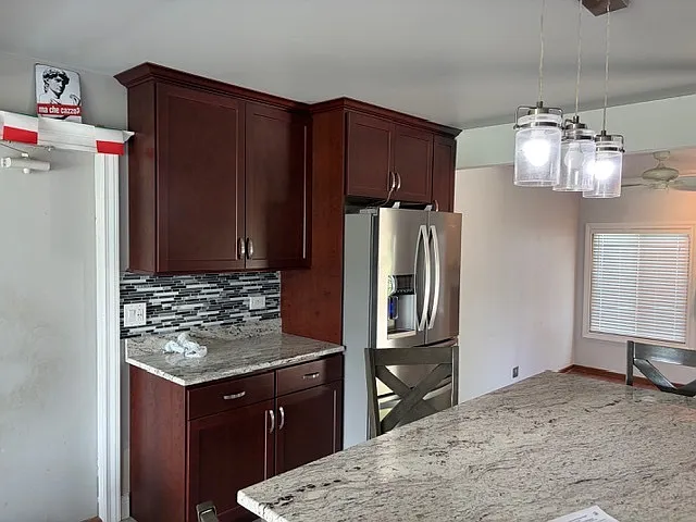 467 E Valleyview Dr — Photo 3