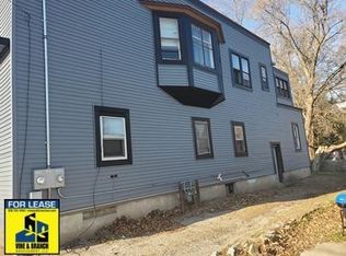 914 Division St, Manitowoc, WI 54220