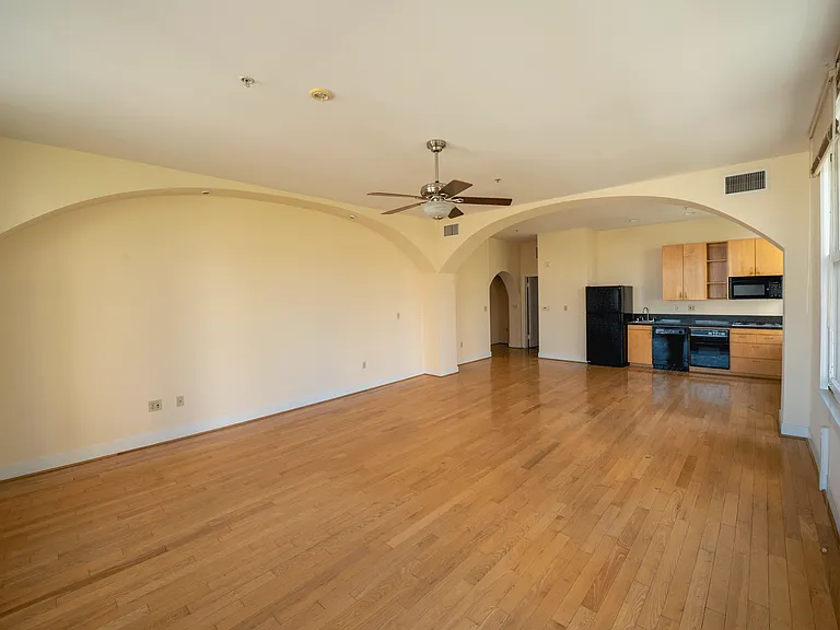 Twohy Apartments — Photo 10