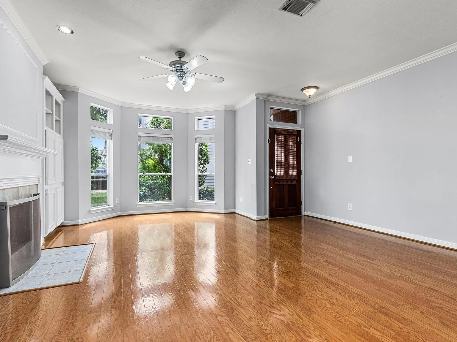 2 bed, 2.5 bath, 1742 sqft, $2,700 — Photo 2