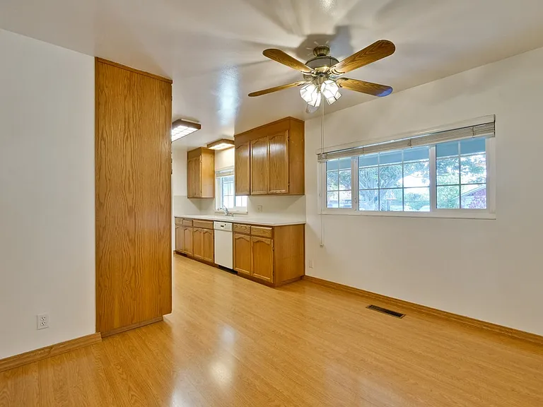 130 S Avalon Dr — Photo 20