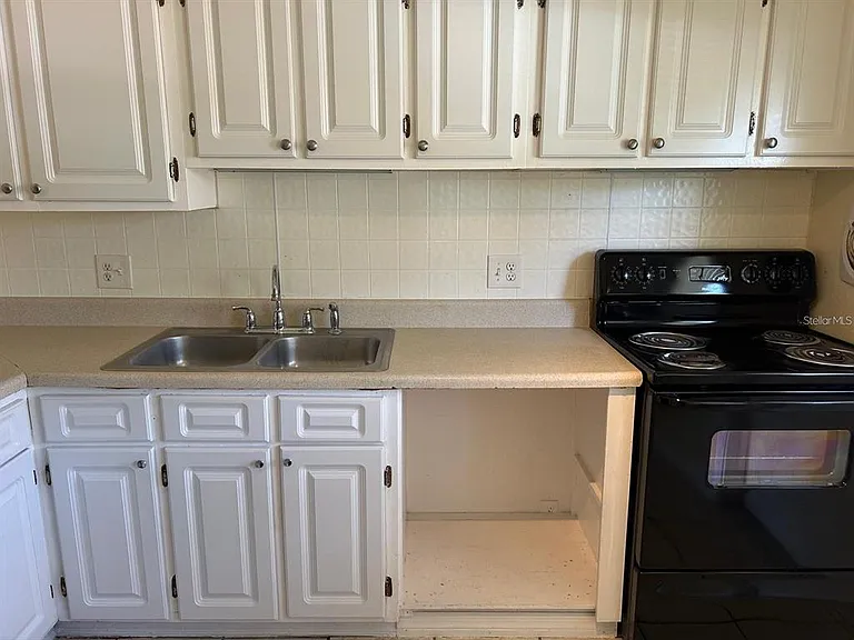 1627 W Oak Ridge Rd #D — Photo 8