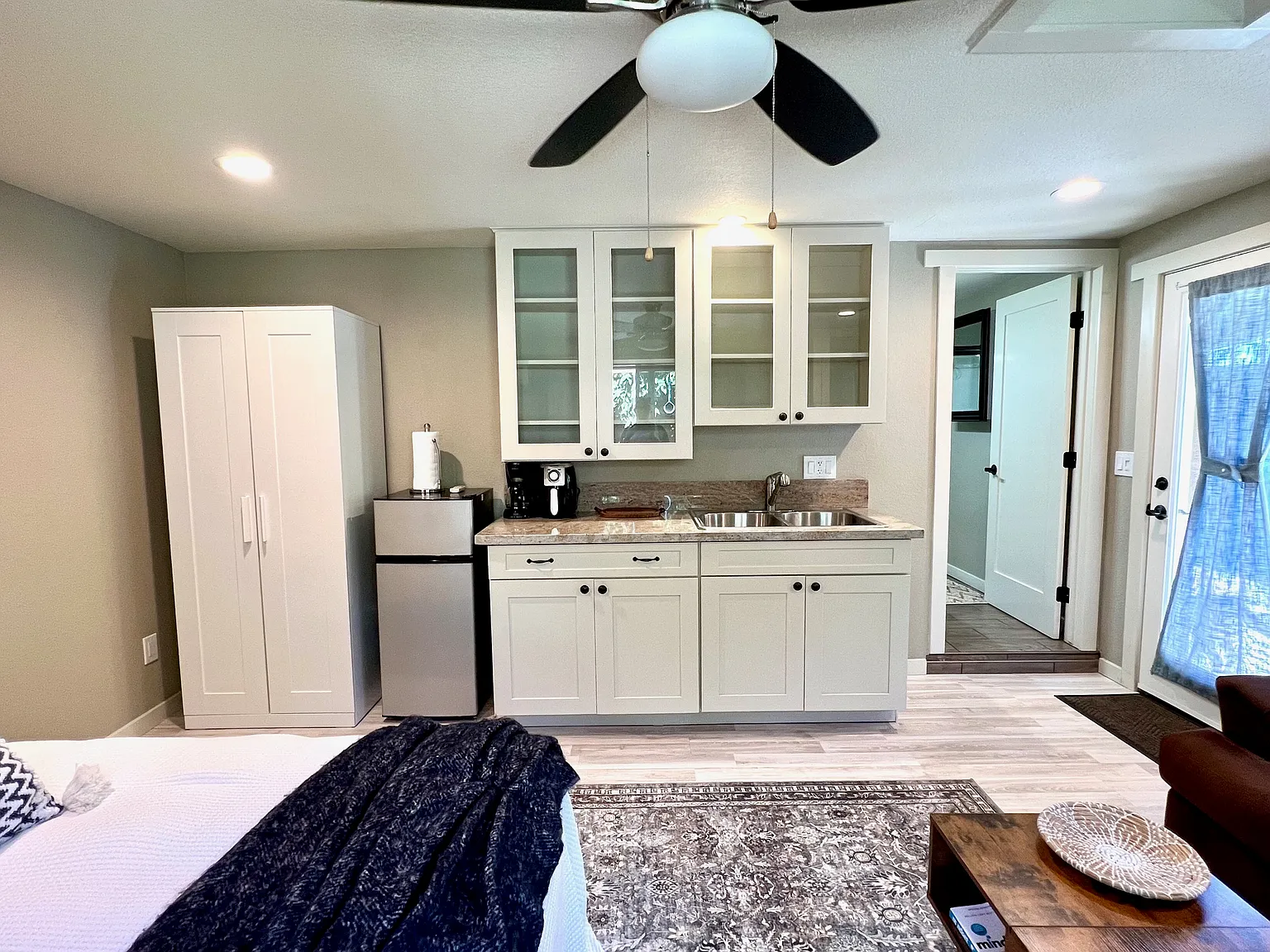 Studio, 200 sqft, $1,250 — Photo 3