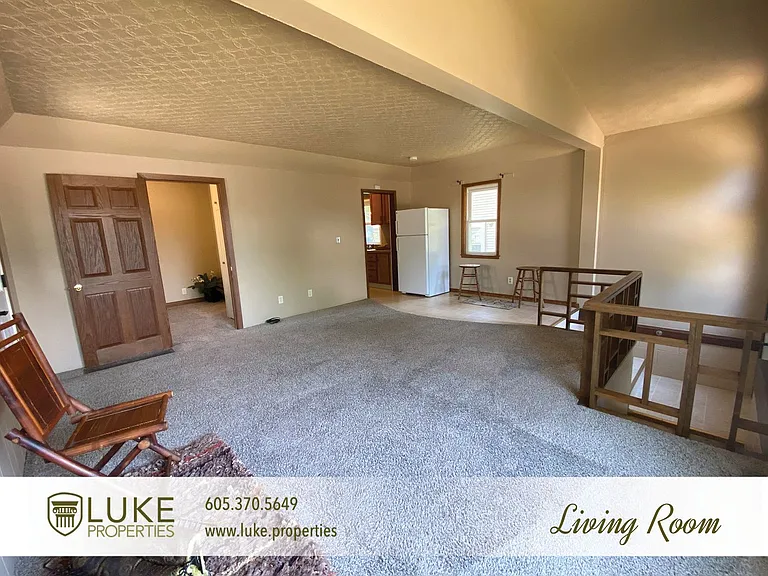 102 S Lake Ave — Photo 4