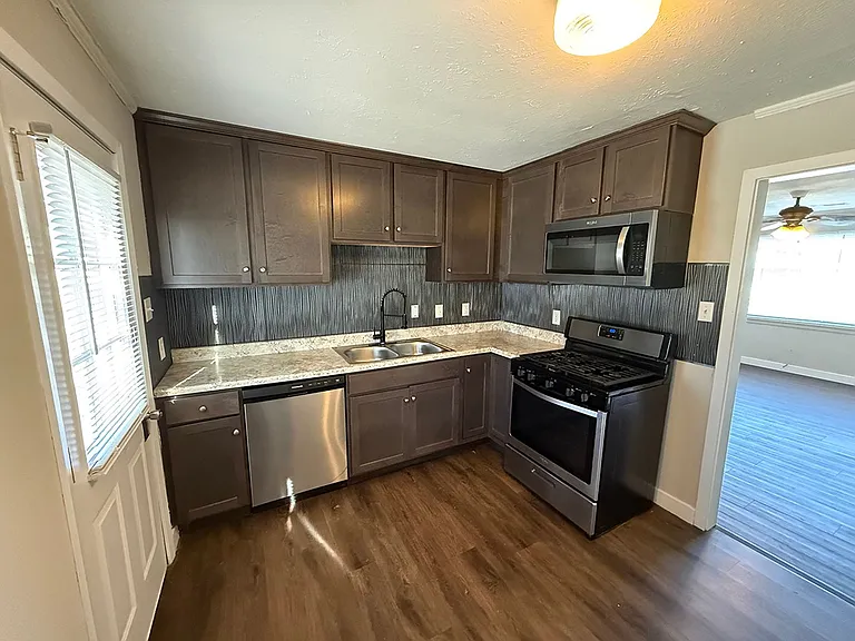 210 Highview Ave — Photo 25