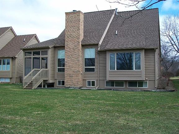3rd image of 4700 Sawgrass Dr E