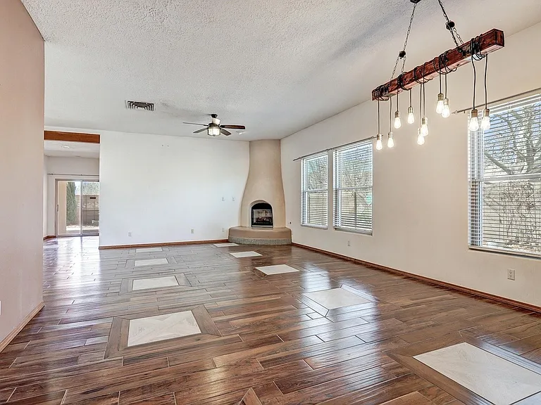 209 Manhattan Pl NW — Photo 4