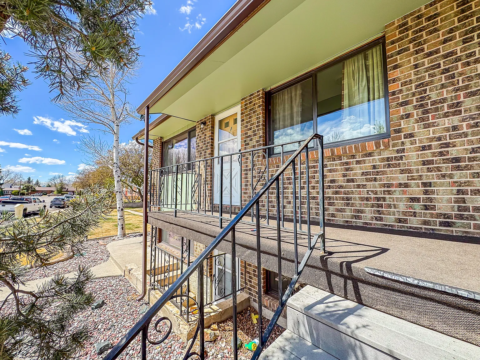 526 Melton St — Photo 2