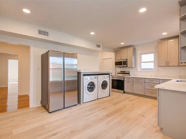 2208 Blodgett St #1 — Photo 8