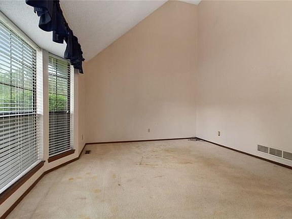 5th image of 4014 S Marshall Dr