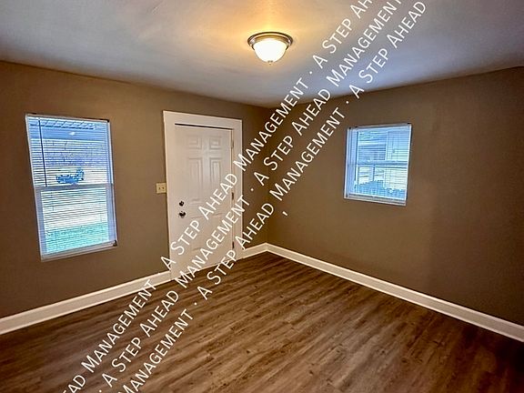 4th image of 913 N Sherman Dr