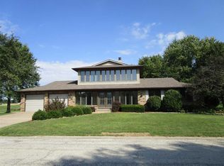 47 White Pine Rd, Geneseo, IL 61254