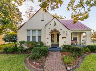 202 S Crockett St, Fredericksburg, TX 78624