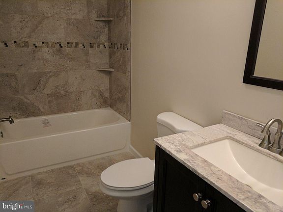 5th image of 204 Bayberry St