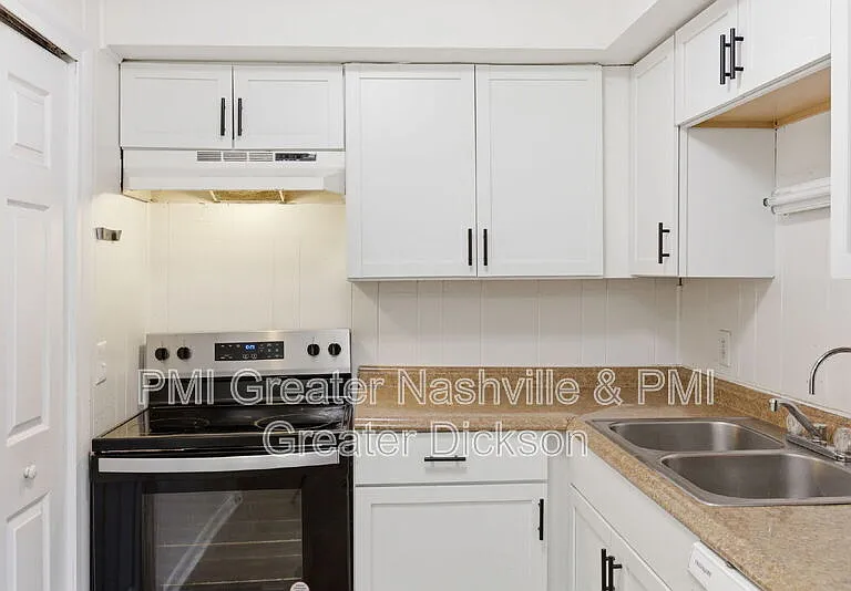 704 McPherson Dr — Photo 13