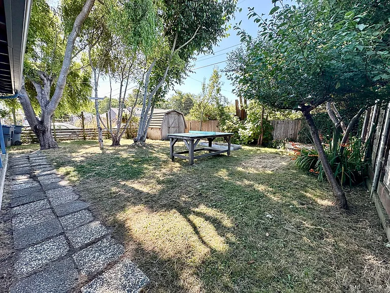1465 R St — Photo 4