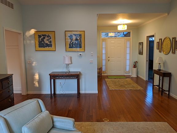 Entry/Living Room