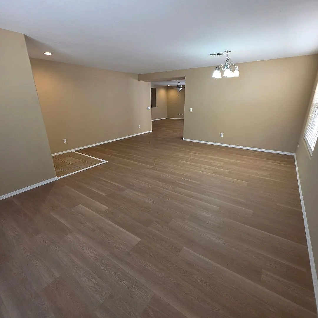 Spacious Surprise Home, Easy Access 303! — Photo 3