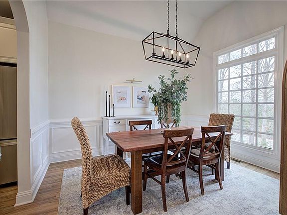 3rd image of 16 Thunder Hawk Ln NE