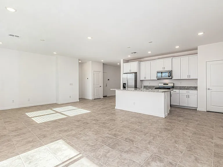 8821 W Agora Ln — Photo 7