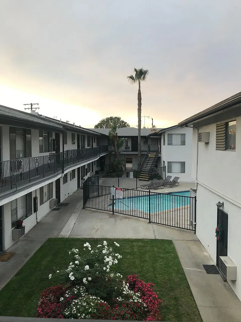 Walnut St. Apts. — Photo 2
