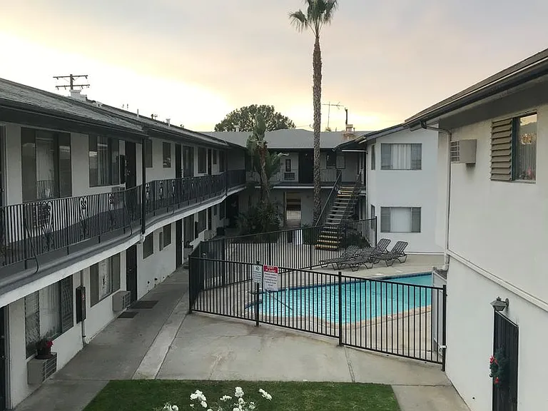 Walnut St. Apts. — Photo 1
