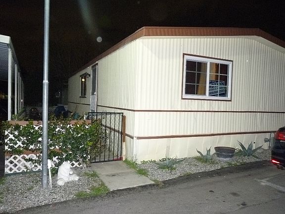 2nd image of 760 E 9th St Space 24