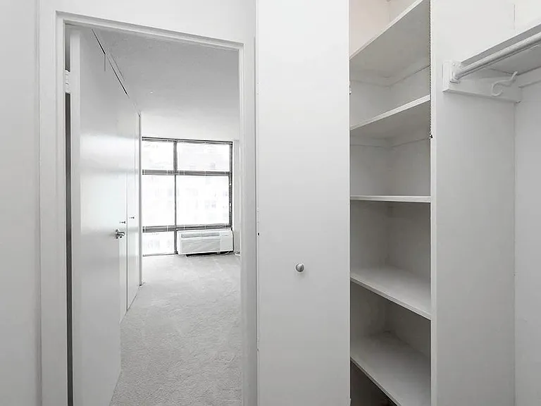 65 East Scott — Photo 33