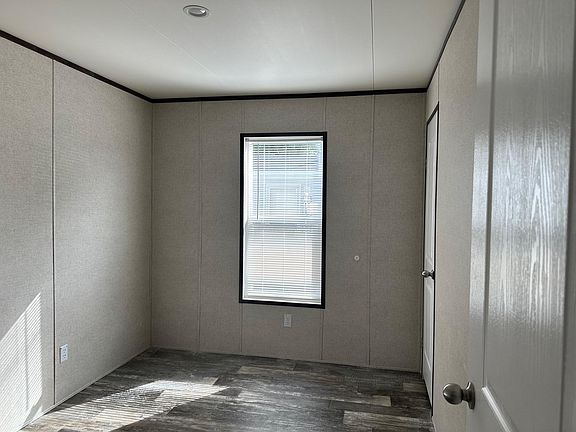 5th image of 165 Rotterdam Ave
