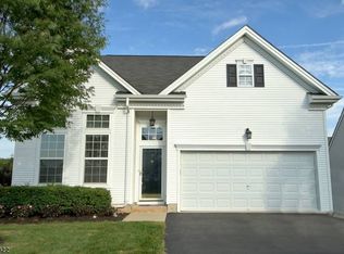 1 Pebble Creek Rd, Dayton, NJ 08810