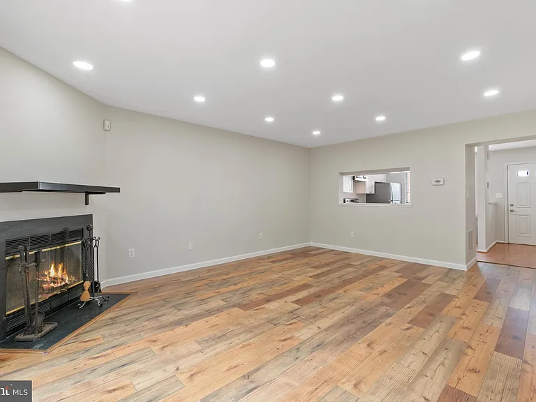 1004 Dartmouth Glen Way — Photo 10